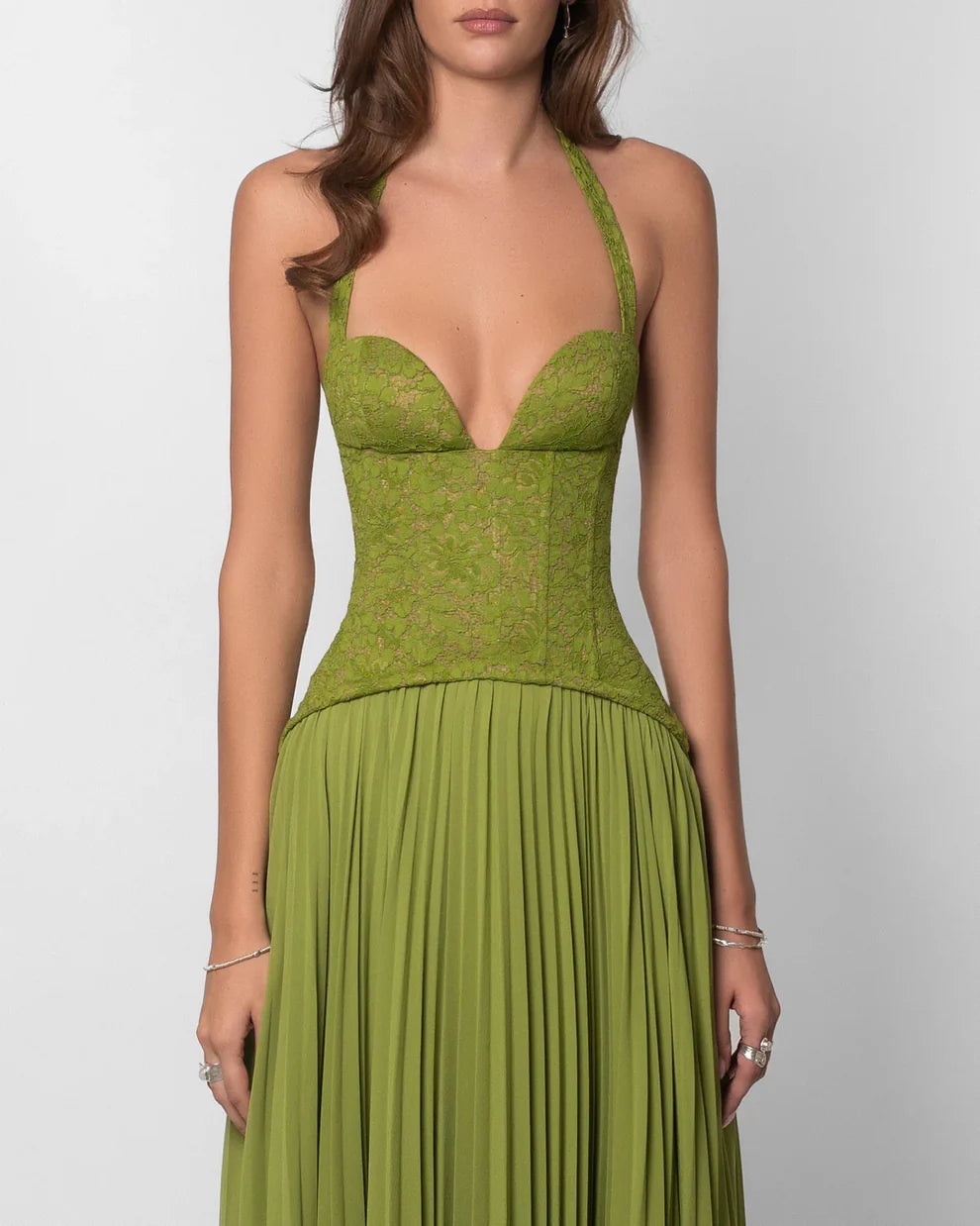 LOUWENA – Vestido largo plisado elegante