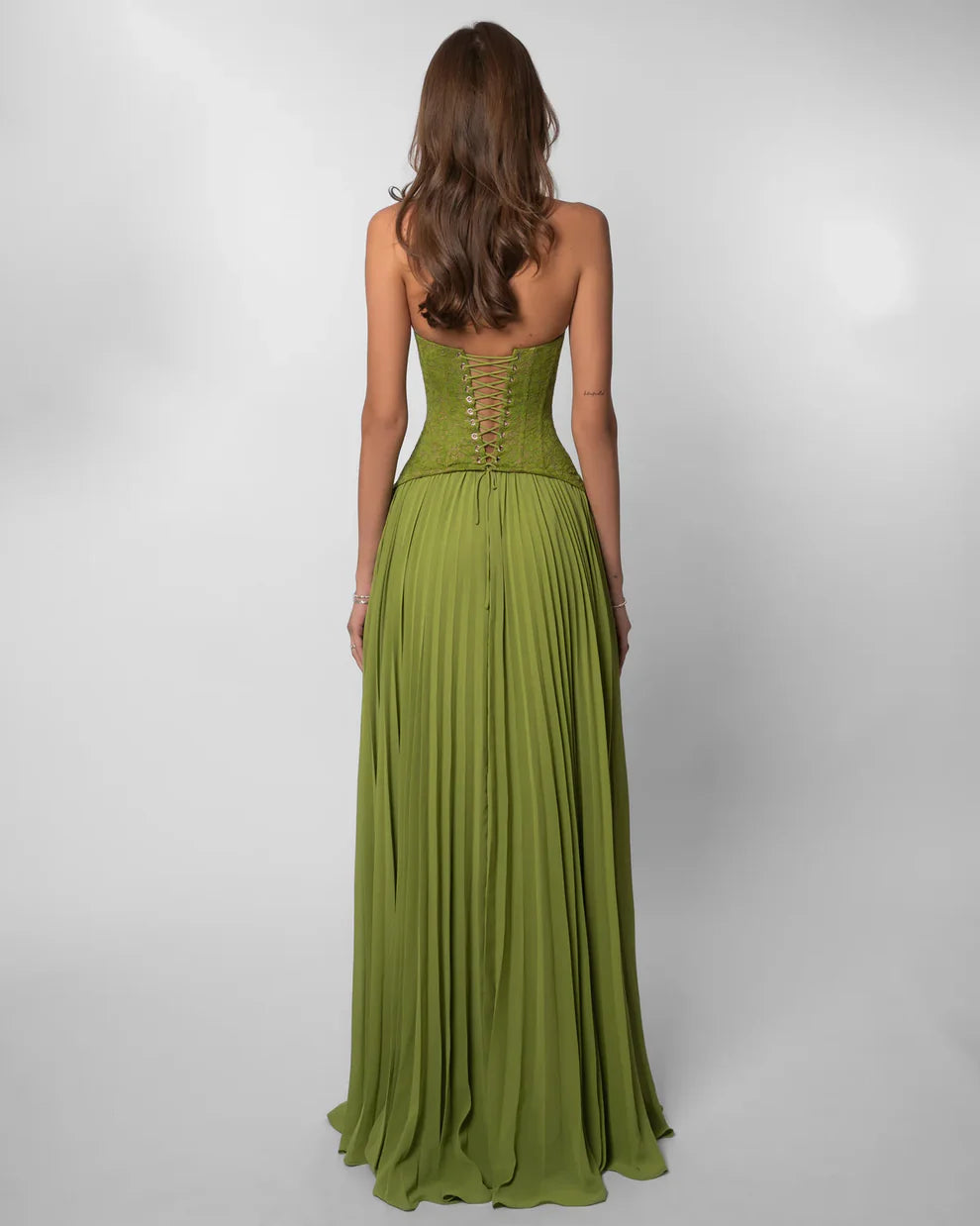 LOUWENA – Vestido largo plisado elegante